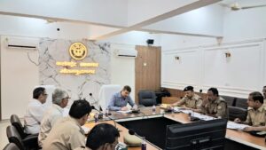 मेरठ प्रभार की समीक्षा बैठक में आबकारी आयुक्त ने दिए सख्त निर्देश, पीओएस से शत-प्रतिशत बिक्री सुनिश्चित करने पर जोर