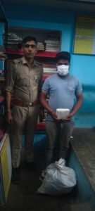जेवर में अवैध शराब बेचते आरोपी गिरफ्तार, 75 पव्वे देशी शराब बरामद