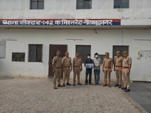 थाना सेक्टर-142 पुलिस का खुलासा: दो शातिर चोर गिरफ्तार, चोरी के लैपटॉप, मोबाइल और नकदी बरामद