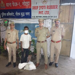 अवैध शराब के खिलाफ आबकारी विभाग की कार्रवाई, 50 पव्वे बरामद