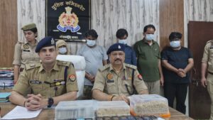 बिसरख पुलिस की बड़ी कार्रवाई: नकली सोना दिखाकर ठगी करने वाले गिरोह के 5 सदस्य गिरफ्तार, 8 किलो 562 ग्राम पीली धातु, 3 लाख नकद, 16 मोबाइल व चाकू बरामद