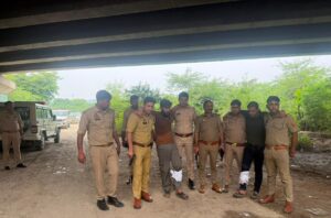 दनकौर पुलिस की बदमाशों से मुठभेड़, 2 बदमाश घायल; बंधक बनाए गए 2 युवक सकुशल मुक्त, 2 तमंचे, 5 जिंदा कारतूस, 4 मोबाइल व 10 हजार रुपये बरामद