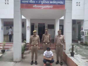 थाना बीटा-2 पुलिस ने ₹10 हजार के इनामी वांछित अभियुक्त को हापुड़ से किया गिरफ्तार