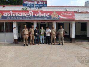 थाना जेवर पुलिस ने खोला ATM ठगी गिरोह का राज, 3 आरोपी गिरफ्तार; 103 ATM कार्ड, तमंचा-कारतूस, चाकू व स्वैप मशीन बरामद