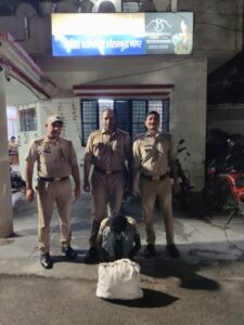 अवैध शराब की बिक्री करते युवक गिरफ्तार, 102 पव्वे हरियाणा मार्का देशी शराब बरामद