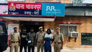 मेरठ में लूटकांड का बड़ा खुलासा, तीन आरोपी गिरफ्तार; दो पुलिसकर्मी भी पकड़े गए,भावनपुर के ज्ञानपुर जंगल में 50 हजार की लूट का मामला, 25 हजार नकद, तमंचा-कारतूस और वारदात में इस्तेमाल बाइक बरामद